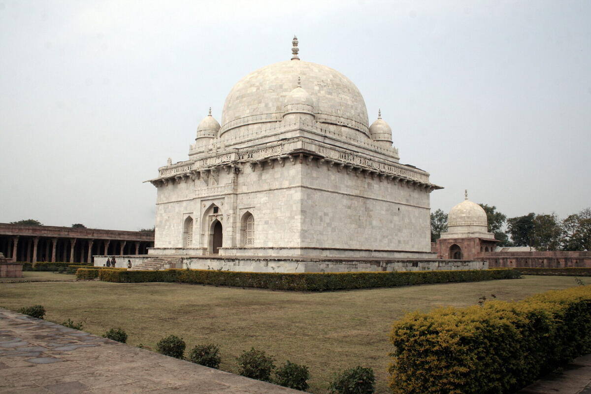 5 Days Grand Malwa Tour Package | Ujjain, Omkareshwar, Maheshwar, Mandu - Photo 3